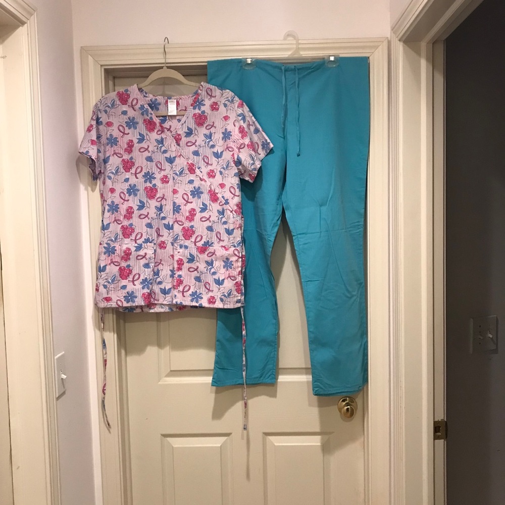 NWOT Pastel Scrub TOP ONLY ~ Small